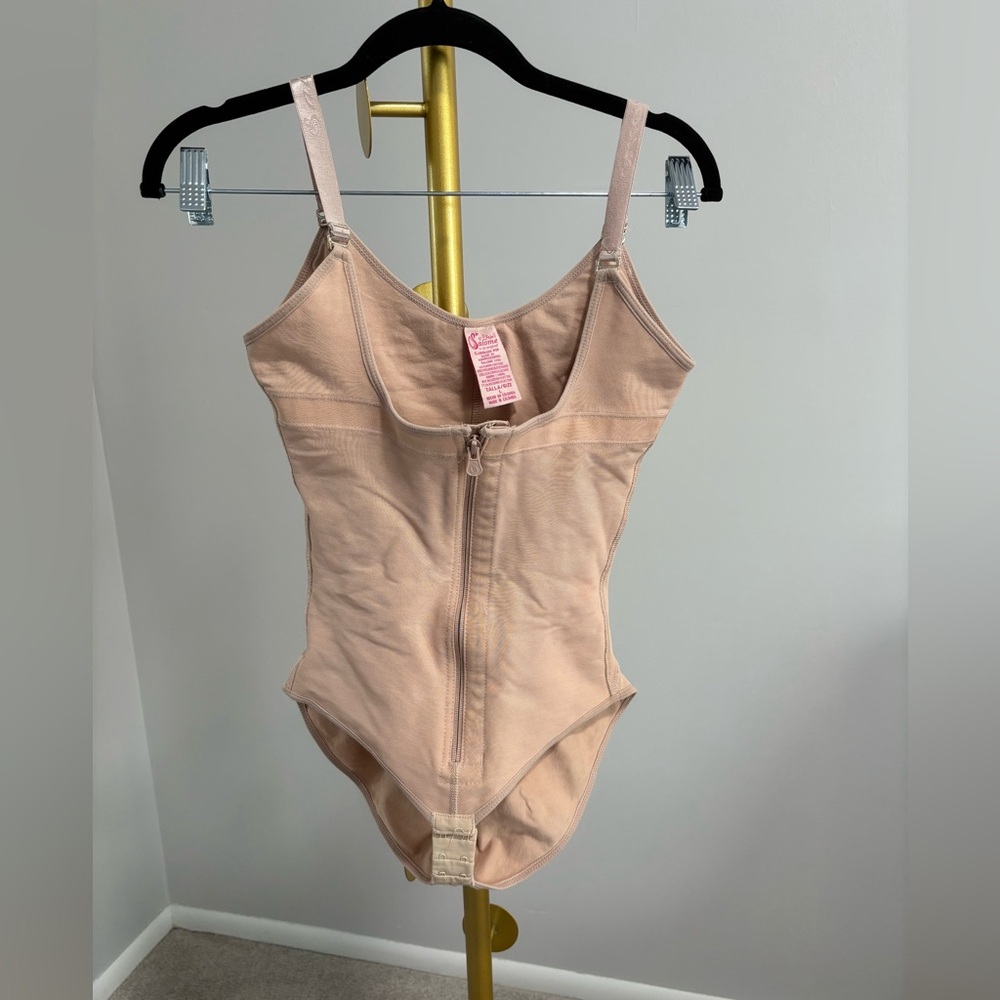 SALOME. Sculpting bodysuit